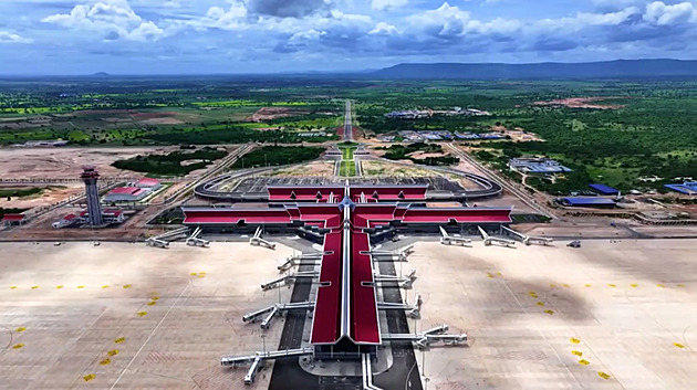 VIDEO: Kambodža u komplexu Angkor Vat otevřela nové letiště. Platila Čína