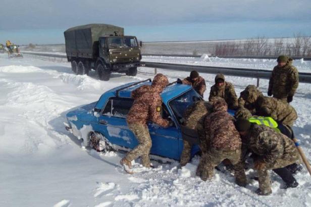 

V důsledku nepříznivého počasí zemřelo na Ukrajině nejméně deset lidí

