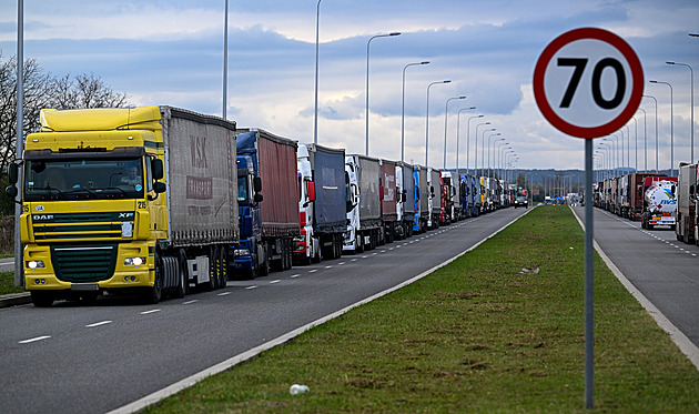 Část slovenských dopravců zablokuje jediný přechod pro kamiony z Ukrajiny