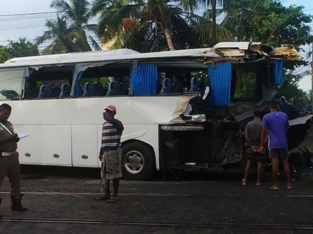 Na Srí Lance havaroval autobus s českými turisty, hlášeni jsou ranění