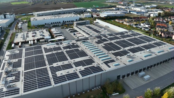 ČEZ ESCO a developer CTP po celém Česku vybudují desítky megawattů výkonu fotovoltaik na střechách hal