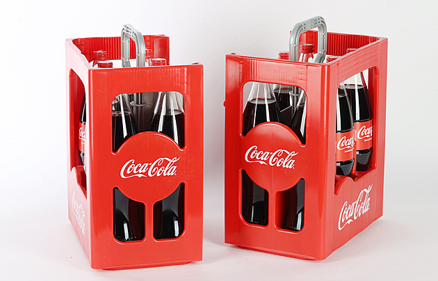 Coca-Cola zavádí limitovanou edici litrových láhví. Skleněných a zálohovaných