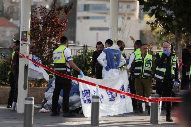 

Střelecký útok v Jeruzalémě má dvě oběti, další lidé jsou zranění

