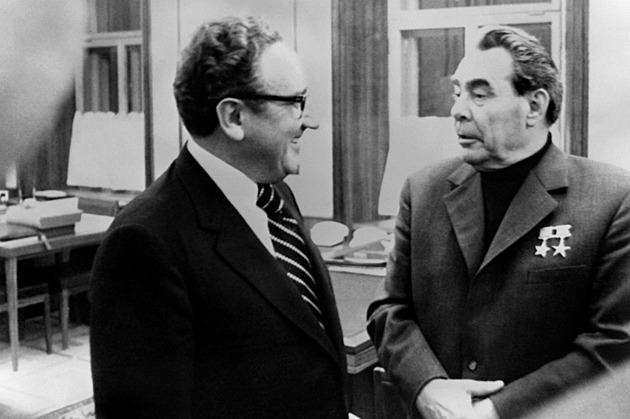 OBRAZEM: Co fotka, to kapitola historie. Kissingerovi souputníci od Maa po Havla