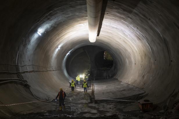 

Dělníci prorazili poslední metry tunelu metra D mezi stanicemi Pankrác a Olbrachtova

