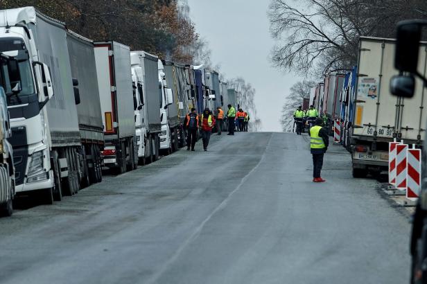 

Slovenští dopravci protestují na přechodu s Ukrajinou. Vadí jim levná konkurence

