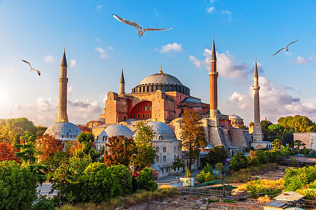 Turecko zachraňuje svou chloubu, v chrámu Hagia Sofia zavádí vstupné