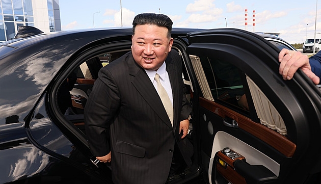 „Důkaz zvláštních vztahů“. Sběratel limuzín Kim dostal od Putina ruské auto