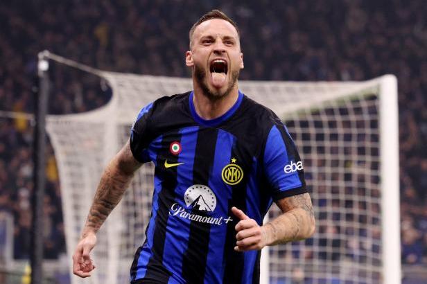 

Arnautović spasil Inter a dostal San Siro do varu, Dortmund si veze z Eindhovenu remízu


