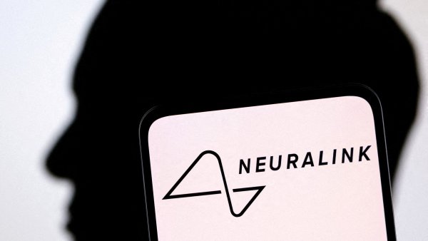 Pacient s čipem od Neuralinku dokáže myšlenkami ovládat kurzor, tvrdí Musk. Dalším cílem je kliknutí