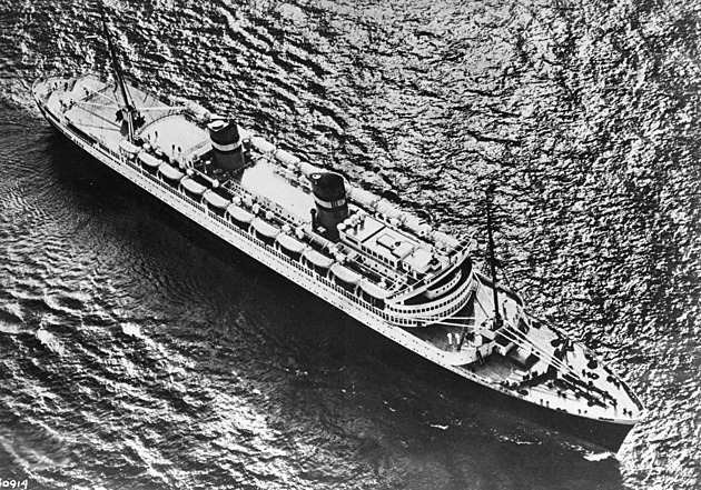 Zaoceánská loď Nieuw Amsterdam zažila luxus, vojenské palandy i epidemii