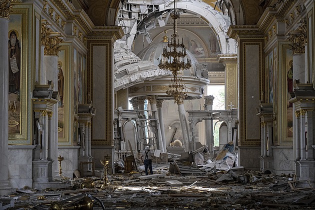 Rusko na Ukrajině zničilo památky za miliardy. Snaží se ji připravit o historii