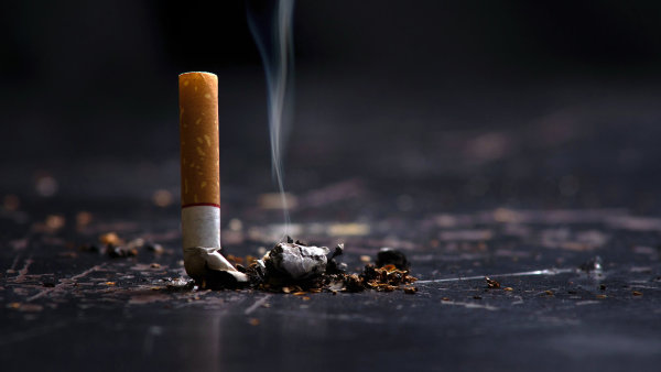 Típnout cigaretu před čtyřicítkou? Riziko rakoviny se sníží na minimum, ukázala rozsáhlá studie