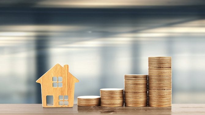 Domy a byty se už zase prodávají. Pro hypotéku stačí nižší příjem než před rokem
