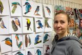 Malováním ptáčků získala účetní z Prahy přes dva miliony korun pro Ukrajinu
