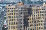 Požár budovy v čínském Nankingu má patnáct obětí. Hořet nejspíš začalo v místnosti s elektrickými koly