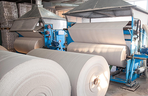 Spotřeba papíru v Česku klesá, papírny propadu čelí změnou výroby