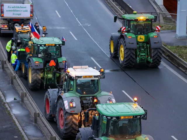 Polští zemědělci blokují dálnici mezi Varšavou a Berlínem