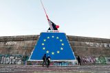 Rozděleni Evropou: EU je problematická značka, řada Čechů od ní chce vnější štít, jiní klid na práci