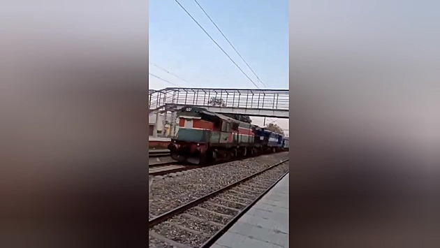 VIDEO: Indií se řítil vlak bez strojvedoucího. Ujel sedmdesát kilometrů