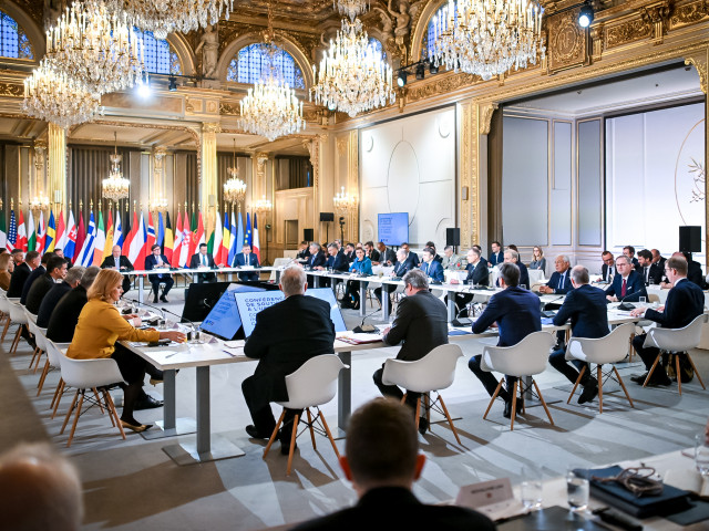 Ficova „totální eskalace“ se nekoná. Vojáci NATO po summitu v Paříži na Ukrajinu nepůjdou