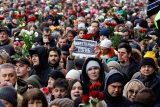 V Rusku policie zadržela téměř 60 lidí, kteří přišli uctít památku Navalného