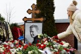 ‚Byl to on, kdo mi otevřel oči.‘ Lidé stáli ve frontě, aby mohli položit květiny na hrob Navalného v Moskvě
