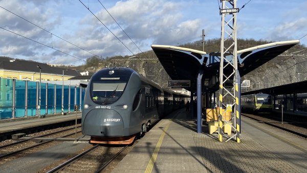 Lapálie čínských vlaků v Česku: Protahující se běžná údržba i nehoda na zkušebním okruhu