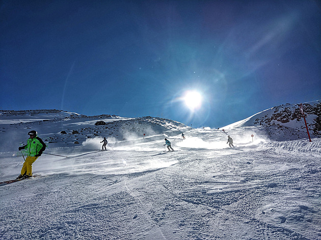 Navzdory klimatu si start sezony v Alpách chválí. V únoru však poptávka klesá