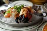 Restaurace v Miami, kde jste celebritou, se jmenuje Joe´s Stone Crab