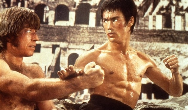 TELEVIZIONÁŘ: Boj legend. Bruce Lee a Chuck Norris zápasí v Cestě draka