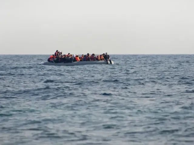 Člun s migranty ztroskotal krátce po vyplutí z Francie. Sedmiletá dívka utonula