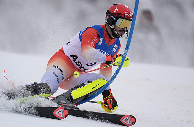 Švýcarský lyžař Meillard se po druhých místech dočkal v Aspenu výhry ve slalomu