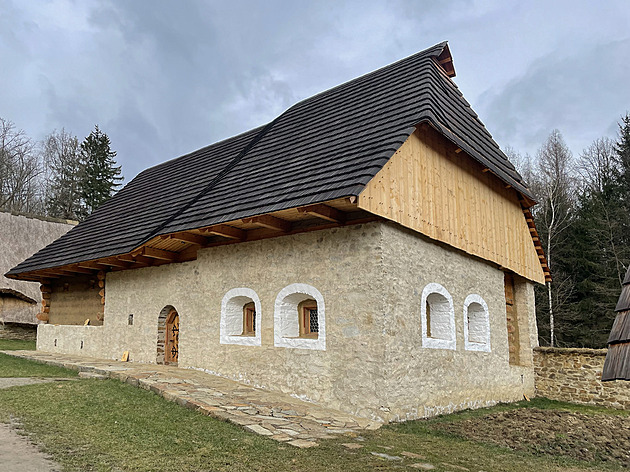 Archeoskanzen v Trocnově dokončil všech 14 staveb. Je to středověký unikát