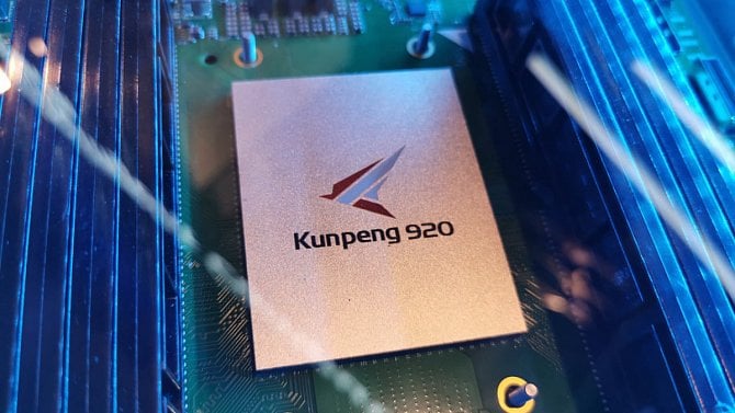 Čína zakázala Intel a AMD a nikdo ji prý nezastaví, Škoda otevírá vývoj v Praze, Canva kupuje Affinity