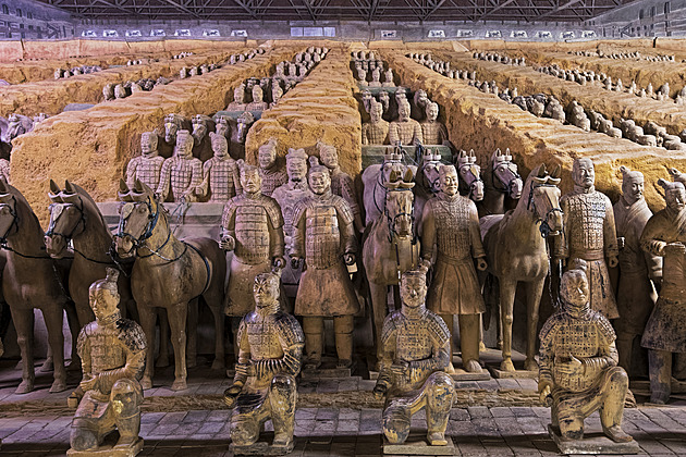 OBRAZEM: Nejdivnější armáda světa. Tisíce mužů chrání posmrtný klid císaře