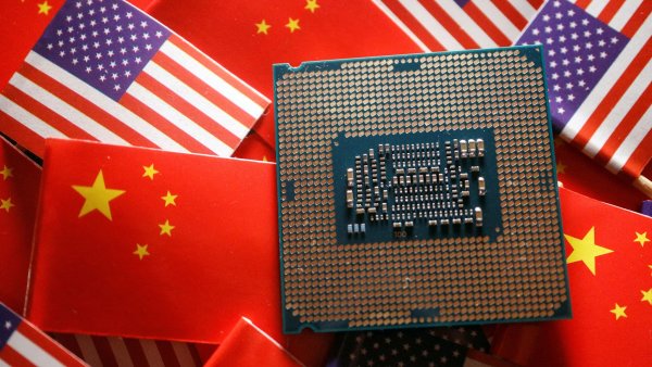 USA a Čína se přetahují o čipy. Jejich technologické soupeření jde do dalšího kola