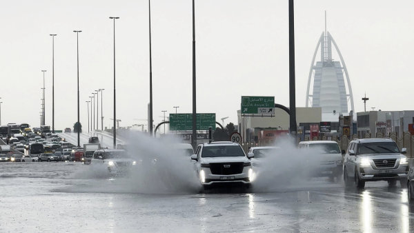 Nejezděte, nelítáme. Záplavy v Dubaji ochromily provoz na nejrušnějším mezinárodním letišti světa