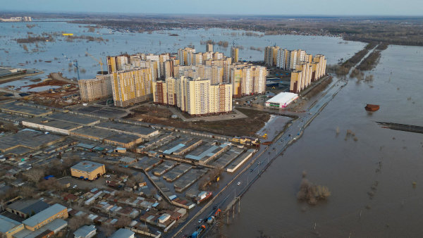 Stát selhal, přehradu si Rusové postavili sami. Rekordní záplavy ukázaly neschopnost úřadů
