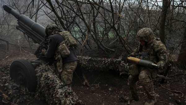 Když ne vláda, posíláme my. Stačily dva dny a Slováci naplnili cíl sbírky na munici pro Ukrajinu