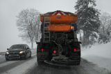 Na Šumavě napadlo do deseti centimetrů sněhu. Přes Strážné neprojedou nákladní vozidla