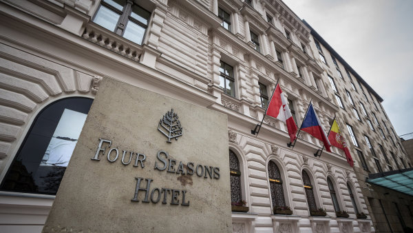 Pražský hotel Four Seasons změní majitele. Blízko k jeho koupi má nejbohatší Češka