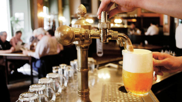 Zvýčepů dogaráží azahrad. Drahé pivo mění českou pivní kulturu