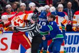 Klapkův pestrý debut v NHL: Český útočník skóroval, pak se pustil do bitky a pomohl Calgary k výhře
