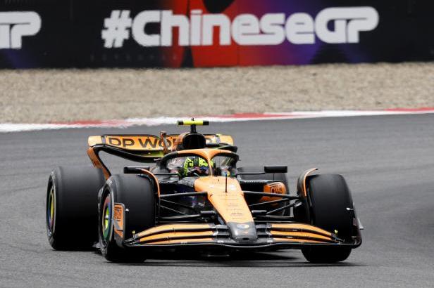 

Deštivou kvalifikaci na sprint F1 v Číně vyhrál Norris před Hamiltonem

