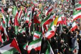 Írán nechce konflikt eskalovat. K upevnění postavení by potřeboval jaderné zbraně, říká politolog Čejka