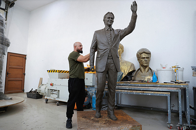 V Kosovu kvete kult bývalého premiéra Tonyho Blaira, odhalí mu sochu