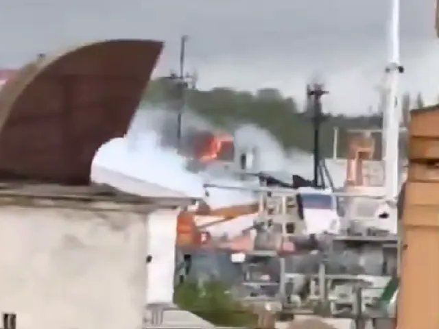 Ukrajina zaútočila na Krymu na ruskou loď. V Sevastopolu bylo slyšet exploze