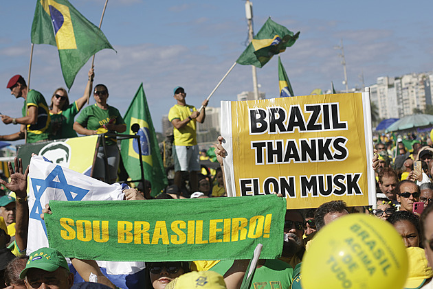 Elona nám seslal Bůh, oslavovaly tisíce Bolsonarových příznivců v Brazílii