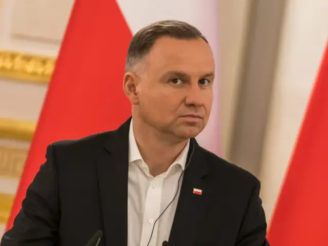 Polsko je ochotné nechat NATO rozmístit na svém území jaderné zbraně, uvedl Duda